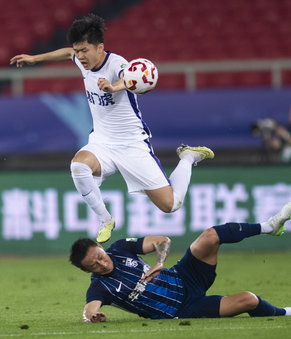 他的两个进 他的两个进