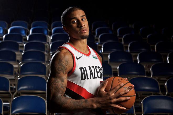 自由枢纽 自由枢纽